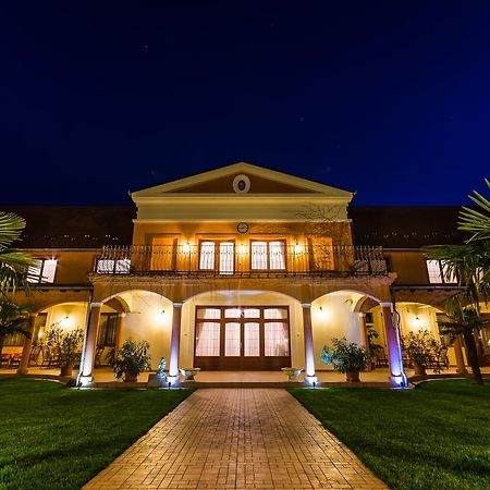 Vinum Hotel Кишкёрёш Экстерьер фото