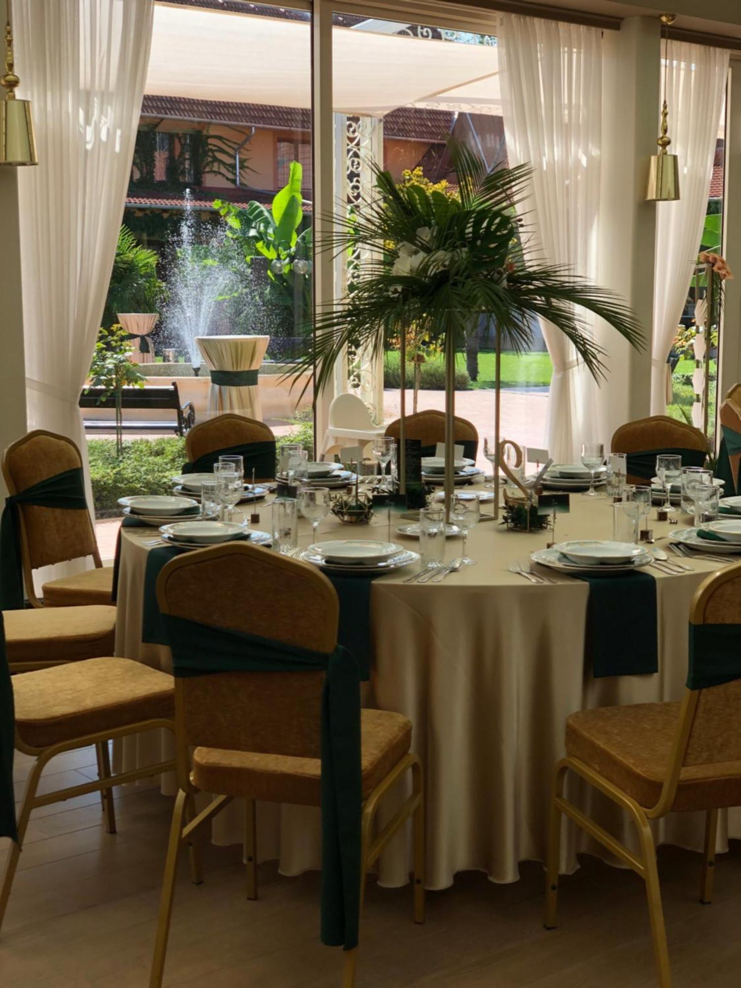 Vinum Hotel Кишкёрёш Экстерьер фото