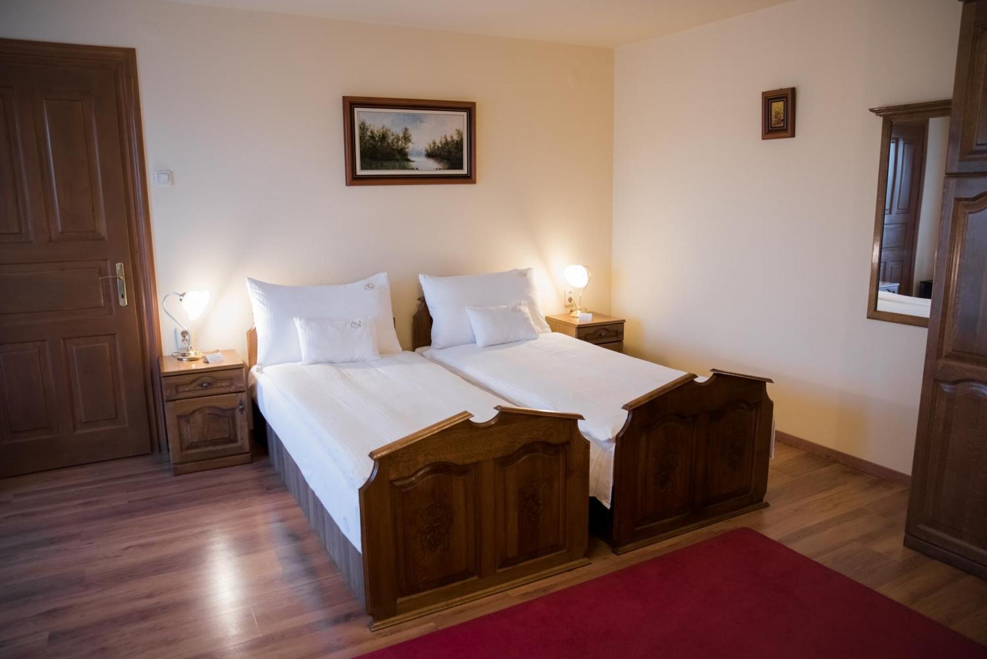 Vinum Hotel Кишкёрёш Экстерьер фото