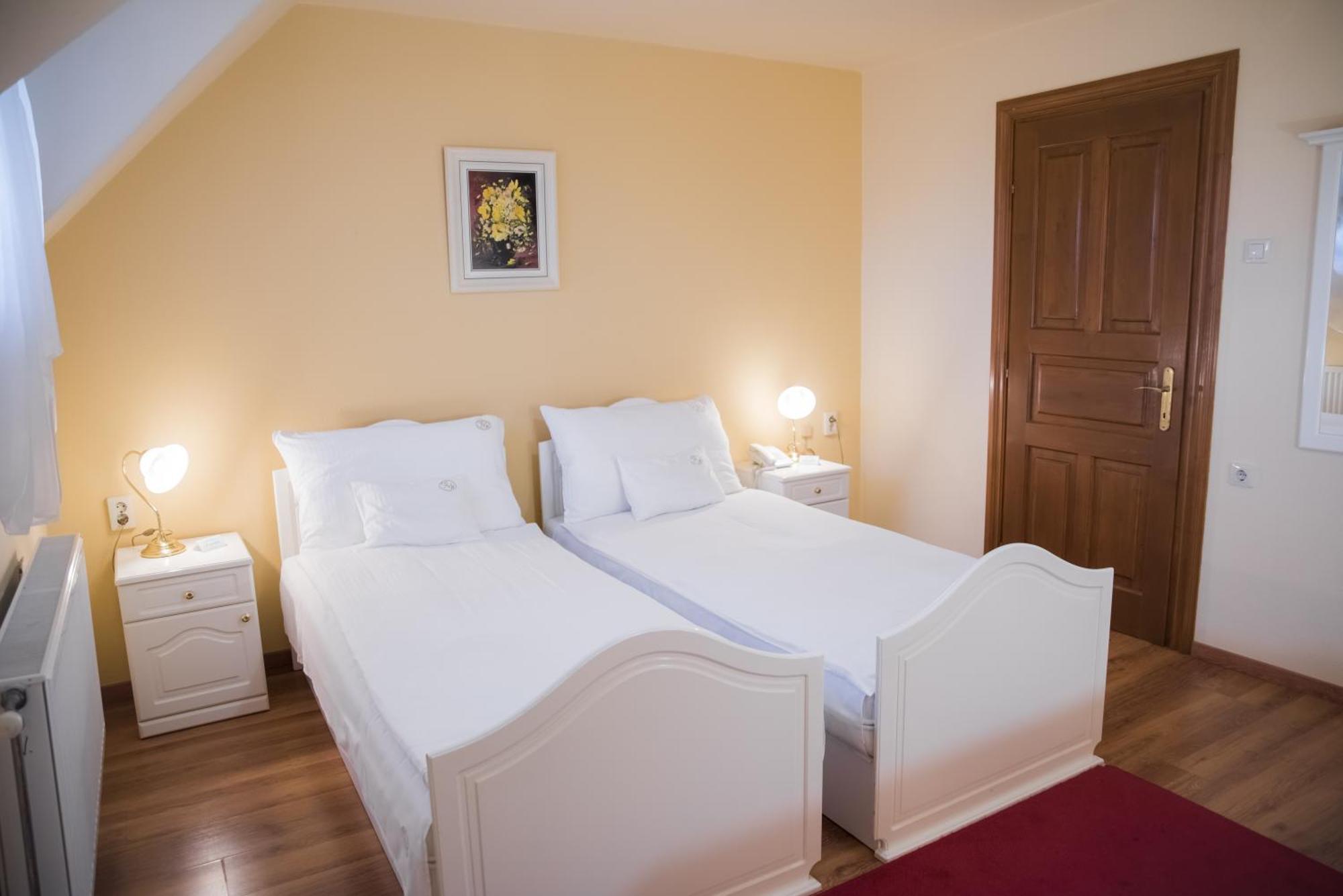 Vinum Hotel Кишкёрёш Экстерьер фото