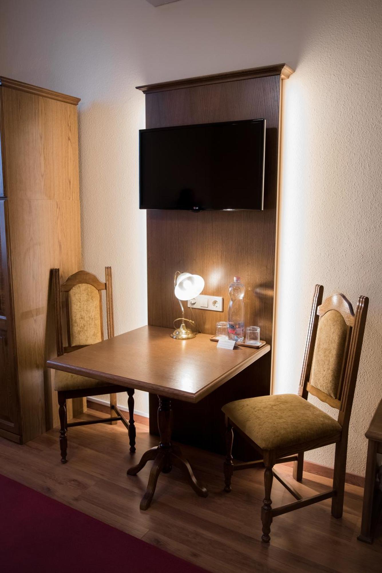 Vinum Hotel Кишкёрёш Экстерьер фото