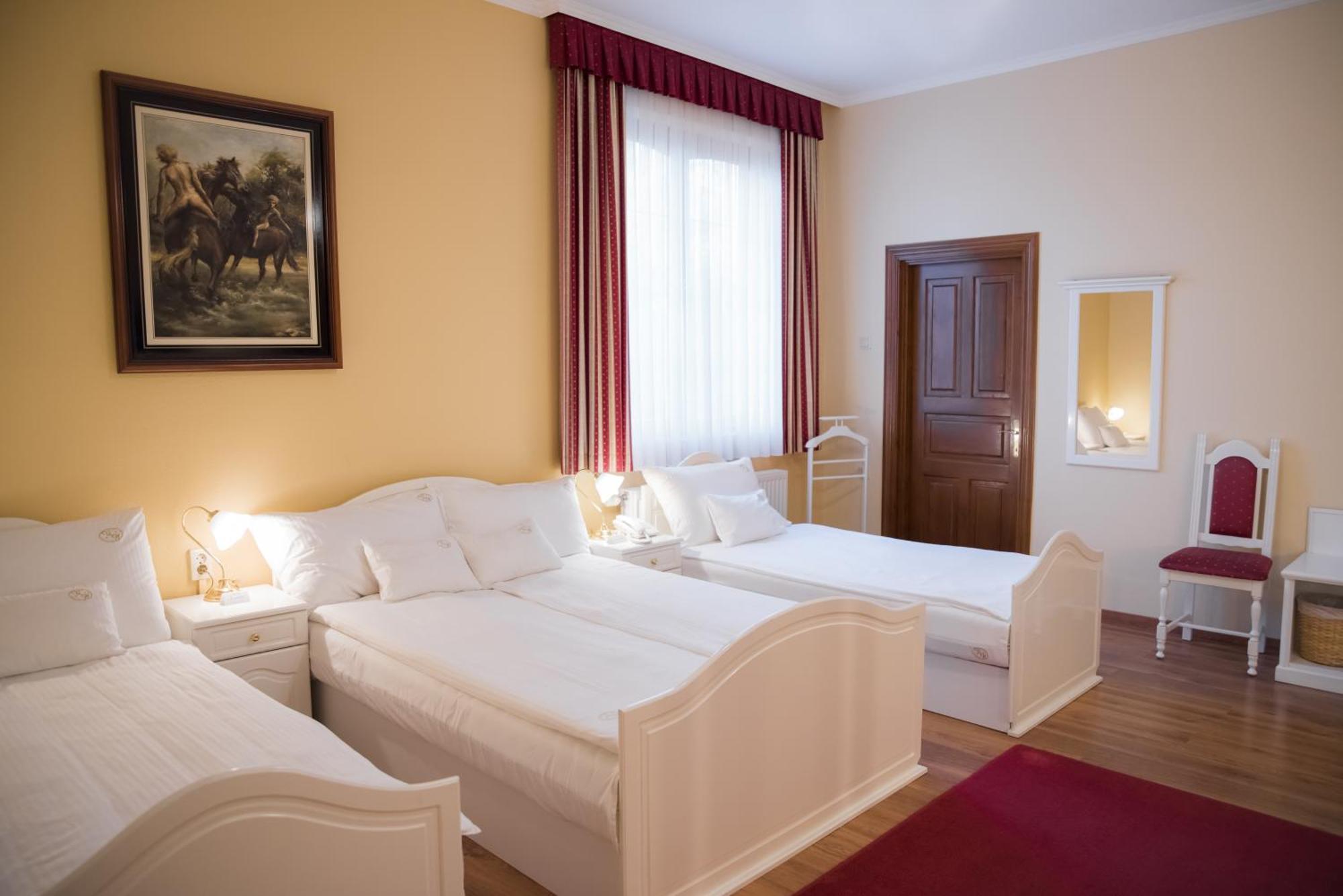 Vinum Hotel Кишкёрёш Экстерьер фото