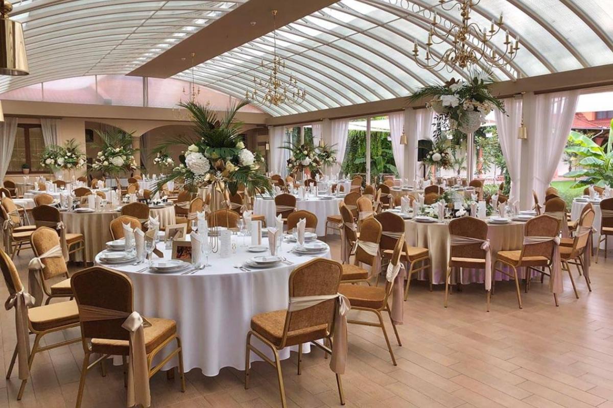 Vinum Hotel Кишкёрёш Экстерьер фото