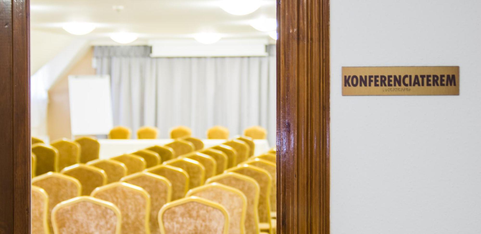Vinum Hotel Кишкёрёш Экстерьер фото
