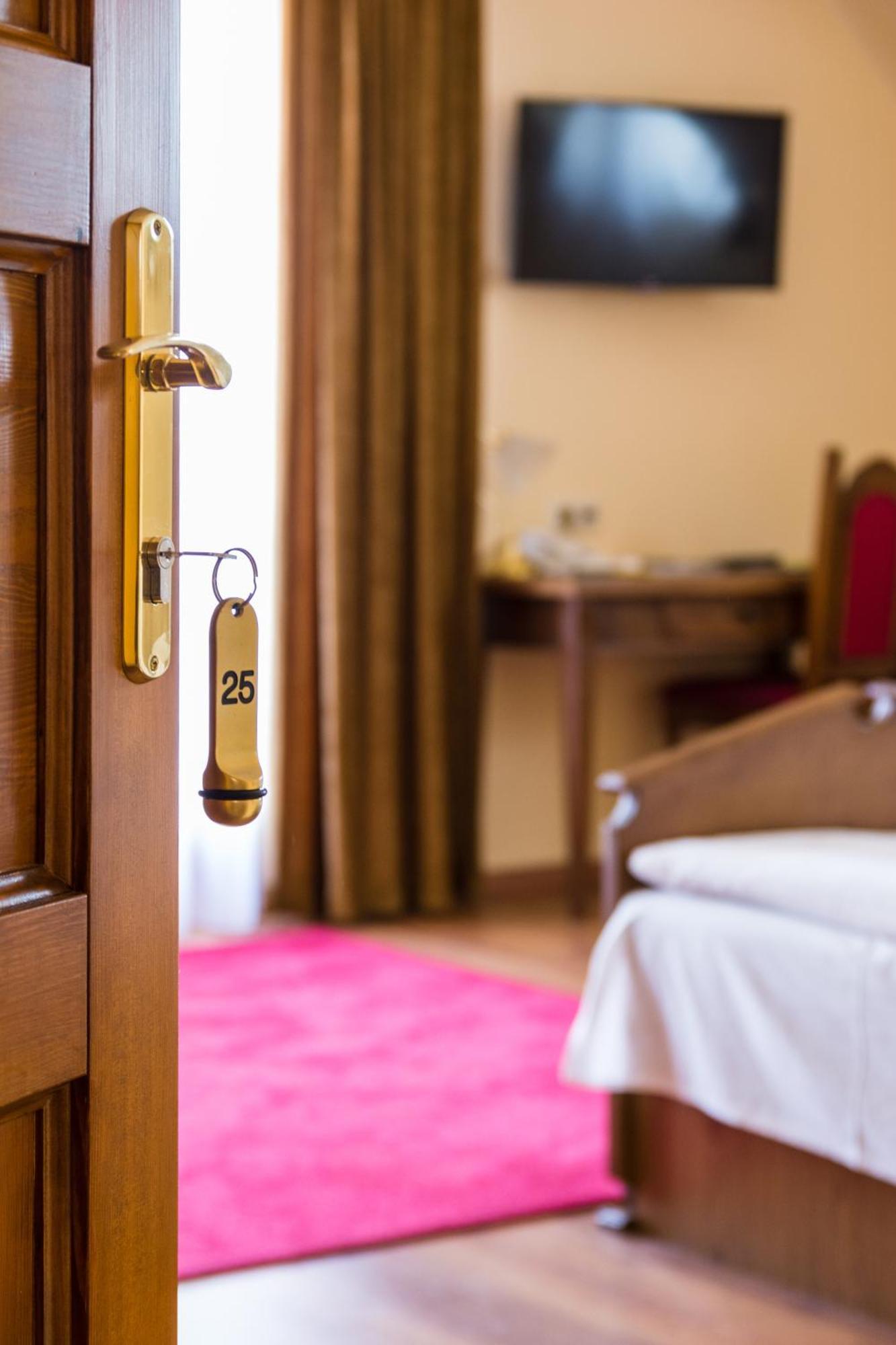 Vinum Hotel Кишкёрёш Экстерьер фото