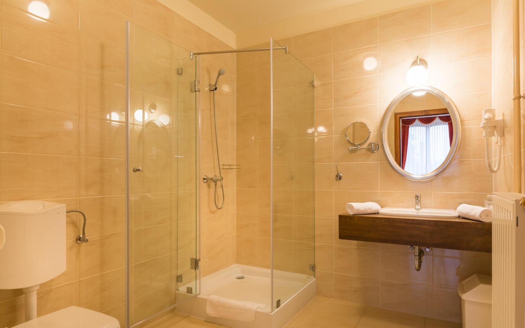 Vinum Hotel Кишкёрёш Экстерьер фото