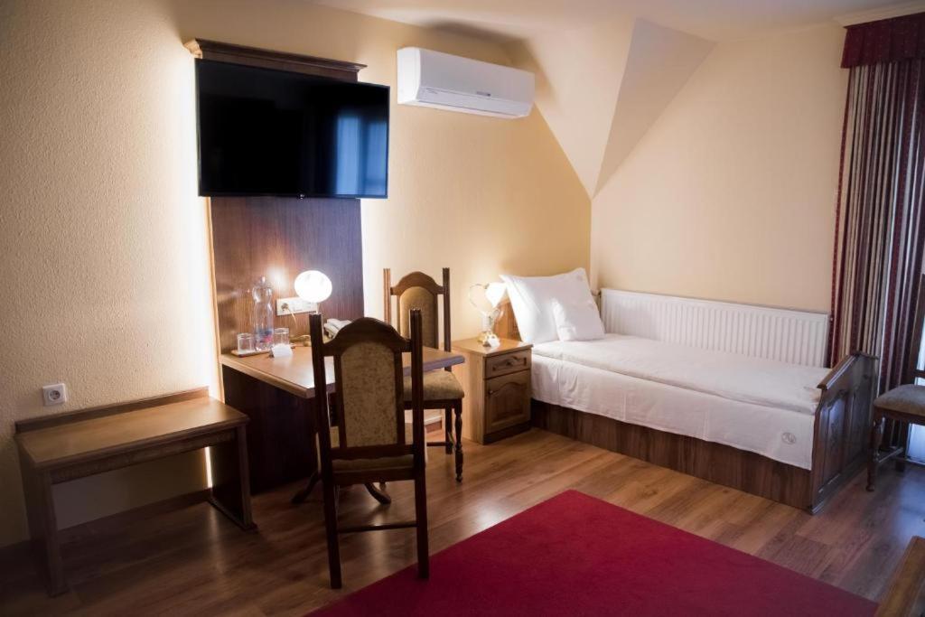 Vinum Hotel Кишкёрёш Номер фото