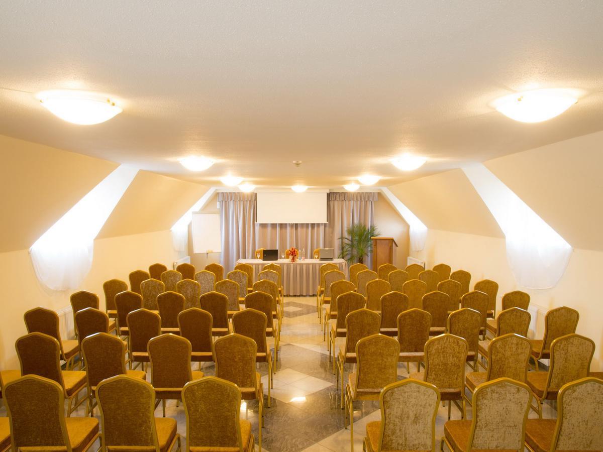 Vinum Hotel Кишкёрёш Экстерьер фото