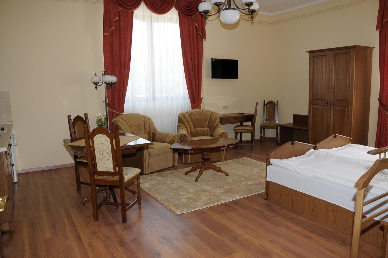 Vinum Hotel Кишкёрёш Экстерьер фото