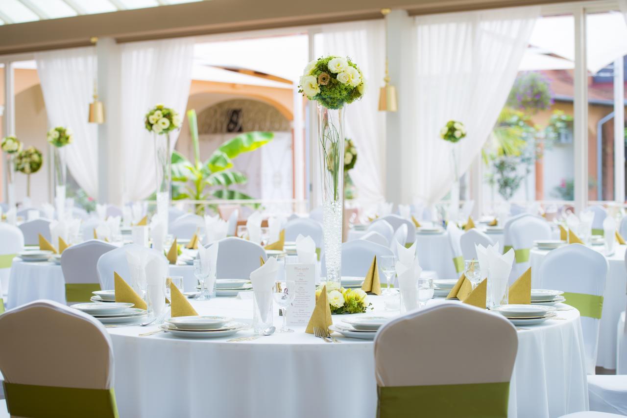 Vinum Hotel Кишкёрёш Экстерьер фото
