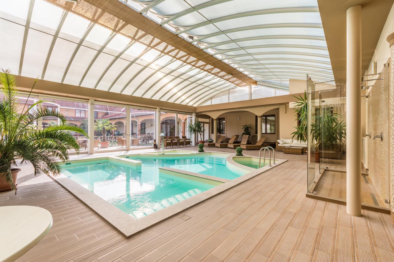 Vinum Hotel Кишкёрёш Экстерьер фото