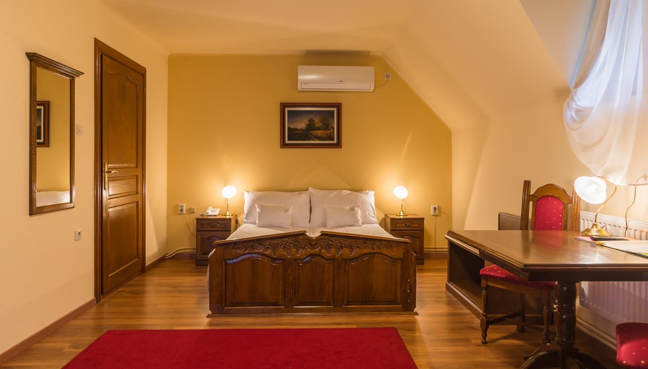Vinum Hotel Кишкёрёш Экстерьер фото