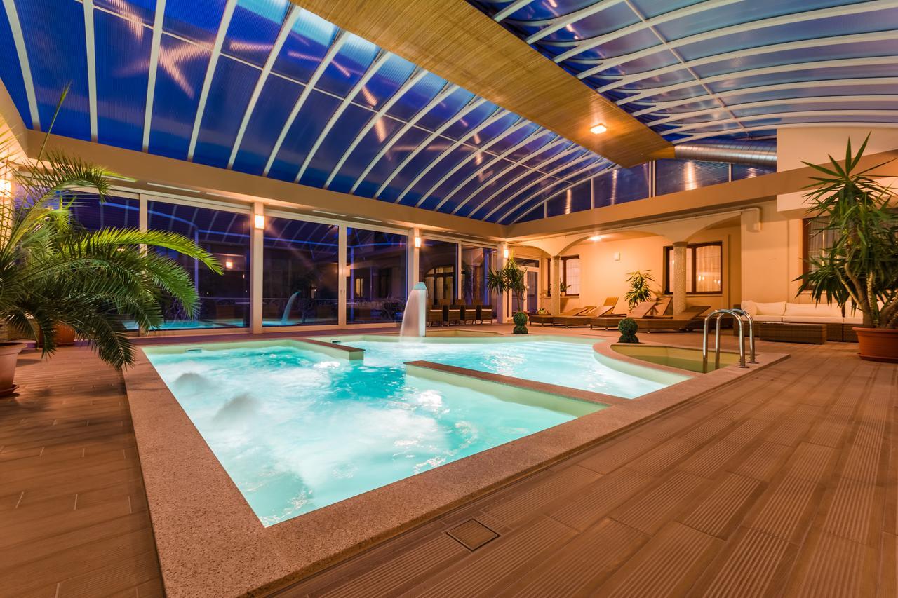Vinum Hotel Кишкёрёш Экстерьер фото