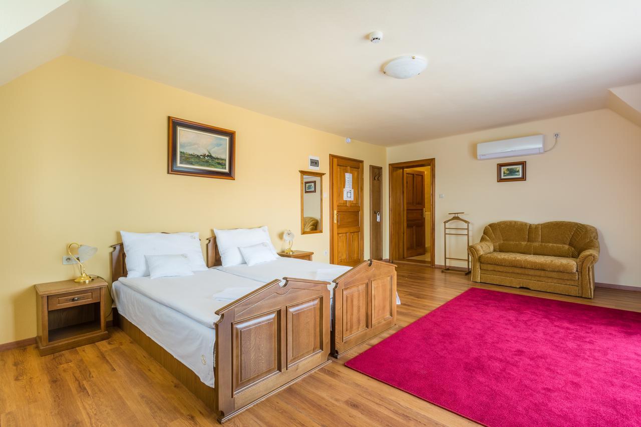 Vinum Hotel Кишкёрёш Экстерьер фото