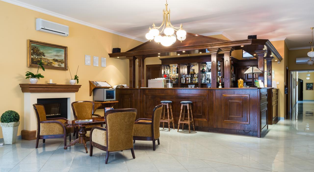 Vinum Hotel Кишкёрёш Экстерьер фото