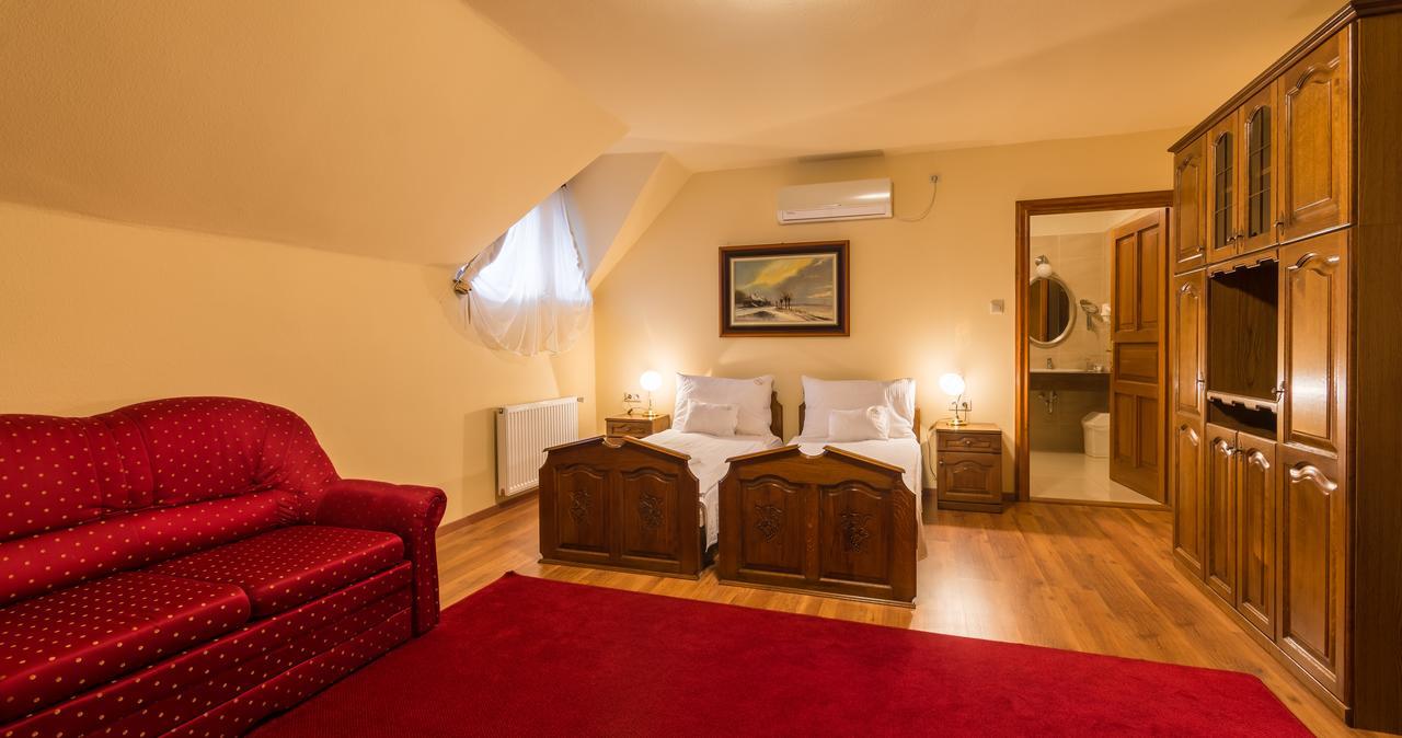 Vinum Hotel Кишкёрёш Экстерьер фото